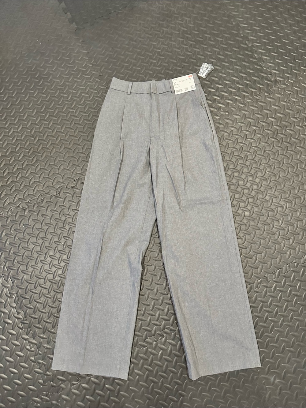 Uniqlo Women Pleated Wide Pants in Light Grey